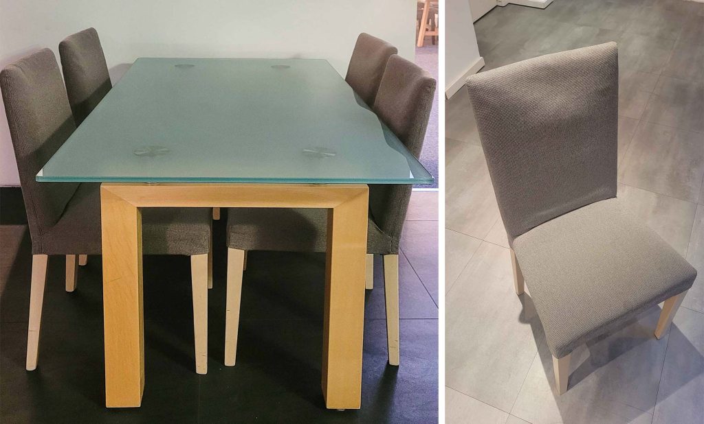 Gezeigt wird ein rechteckiger Tisch mit grünlicher Glasplatte und eckigen Tischbeinen aus hellem Holz. Rechts und links sind je 2 Stühle mit hoher Lehne und grauen Bezügen, zum Tisch passenden Holzbeinen unter den Tisch gestellt. Das zweigeteilte Bild zeigt rechts einen einzelnen Stuhl aus der Vogelperspektive.